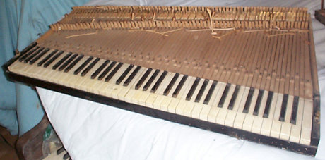 Fortepiano a tavolo, particolare